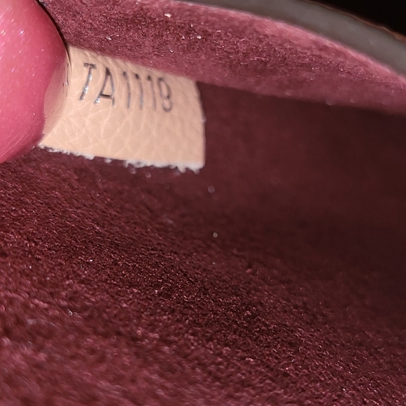 LOUIS VUITTON Pochette Rose Quartz Lockme ♡ - Picture 9 of 10